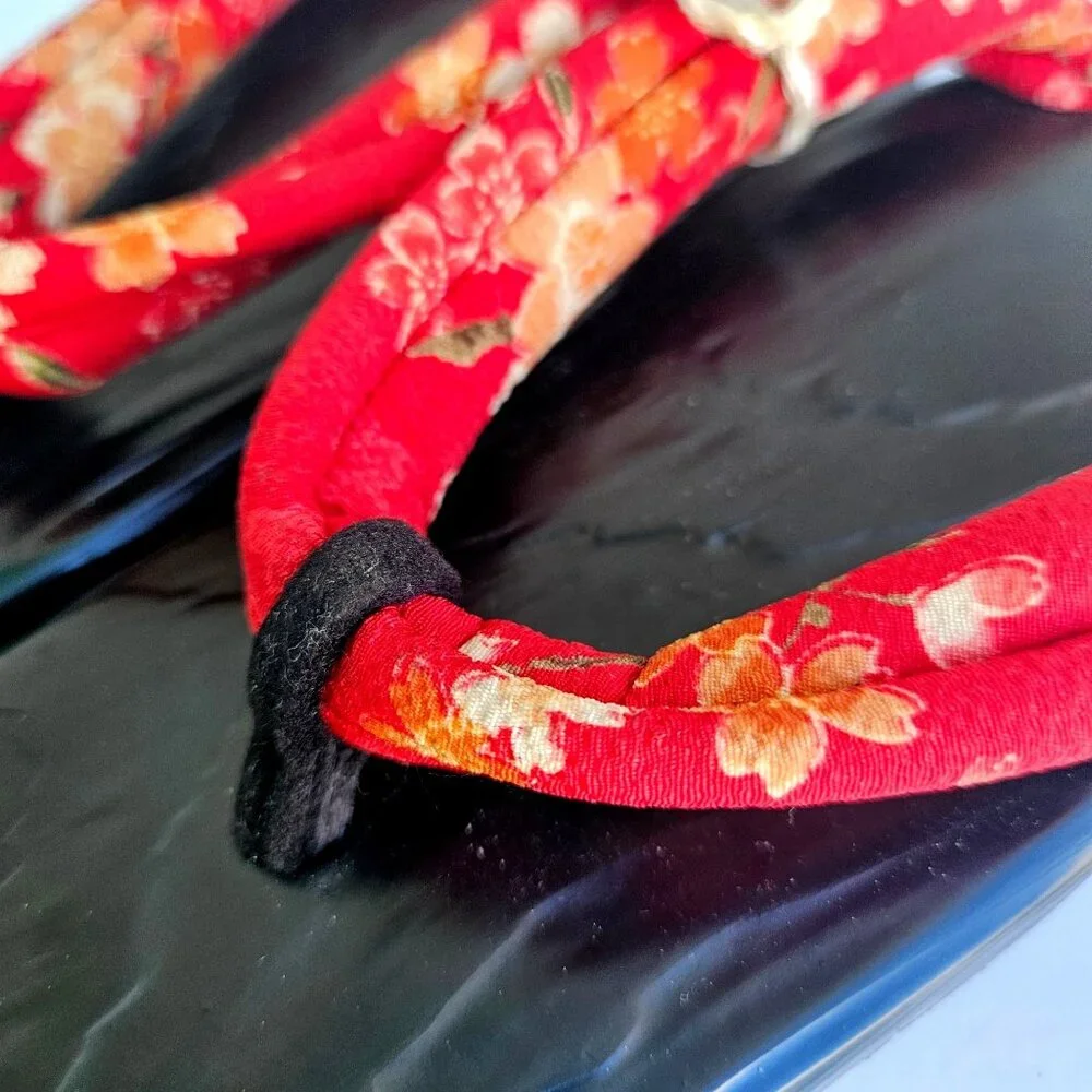 Japanese Geta Sandals Black Lacquer Red Floral Hanao S/M 6 to 7 Narrow - Picture 13 of 13